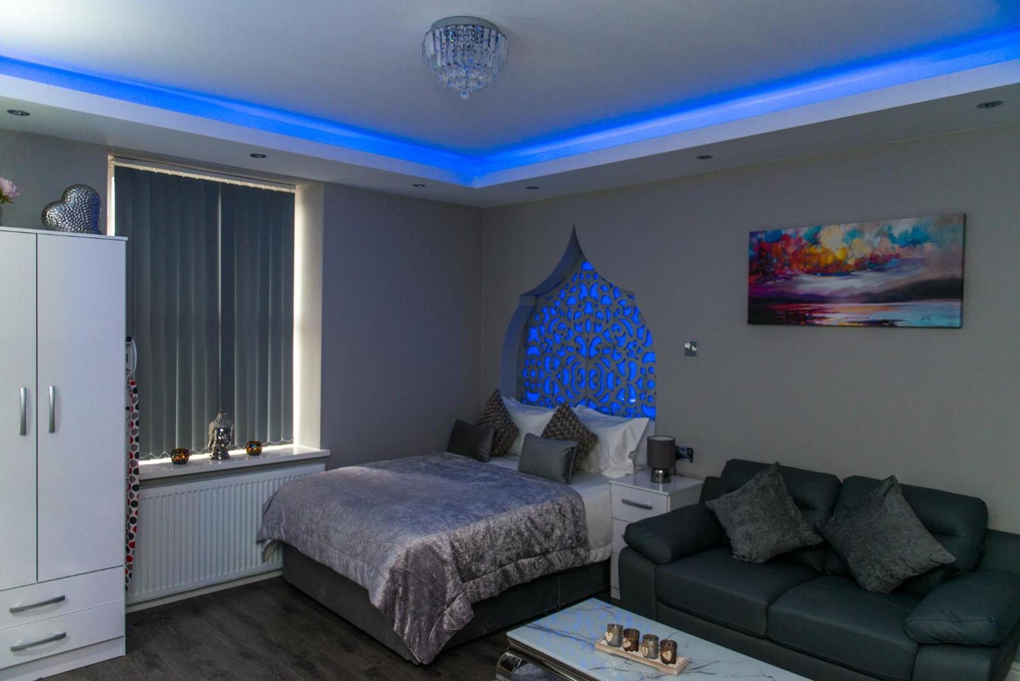 Aphrodite Suites Huddersfield Room photo